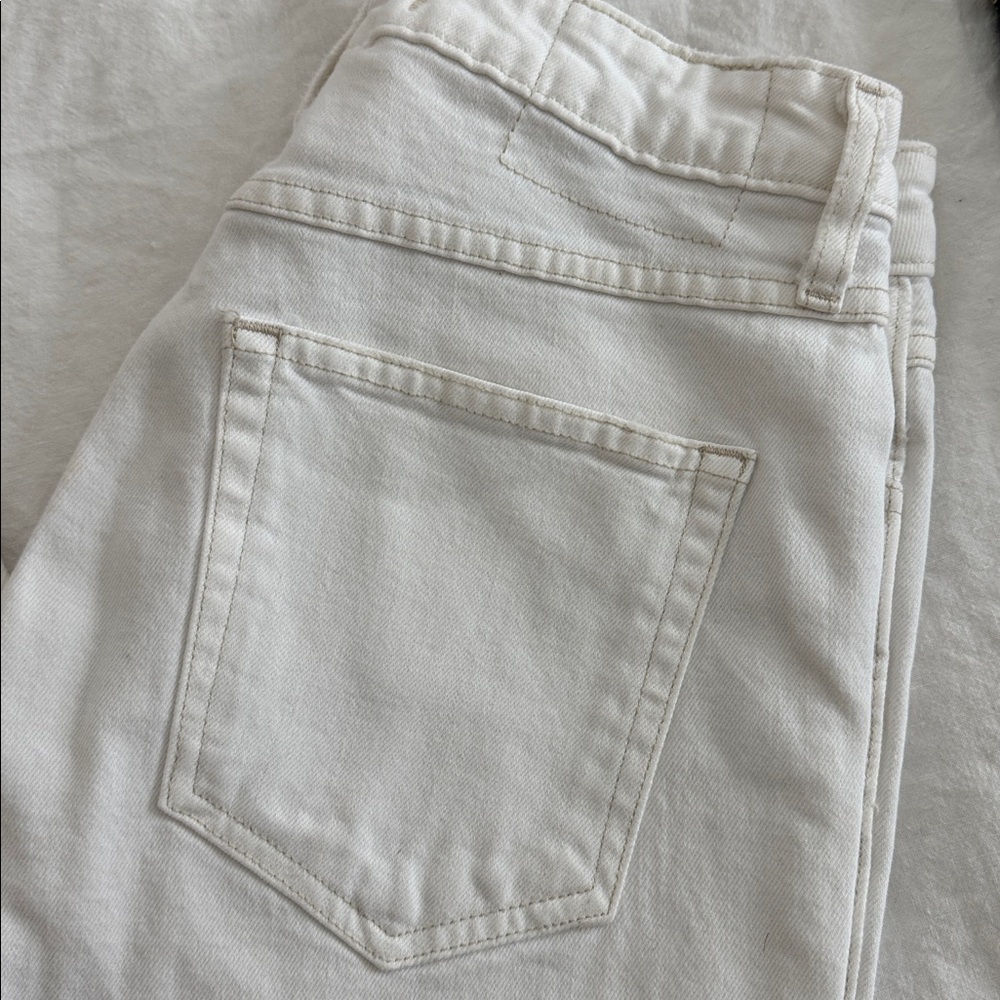 AMO White Denim - Picture 2 of 4